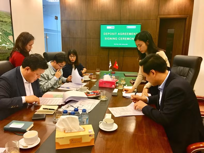 Foreign investors sign land lease contracts in Ba Thien 2 Industrial Park, Binh Xuyen District, Vinh Phuc Province. (Photo: Ha Hong Ha)