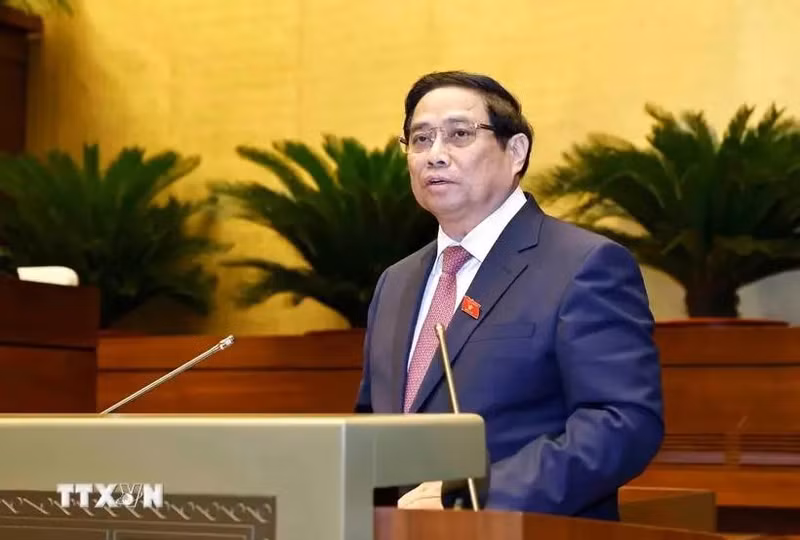 Prime Minister Pham Minh Chinh delivers a report at the ongoing 8th session of the 15th National Assembly in Hanoi on October 21. (Photo: VNA)
