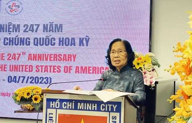 President of the Vietnam-US Friendship Association in Ho Chi Minh City Nguyen Thi Ngoc Phuong speaks at the get-together. (Photo: VNA)