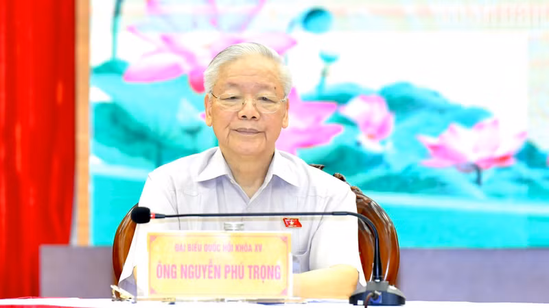 Party chief Nguyen Phu Trong attends the meeting with voters in Hanoi's constituency No.1.
