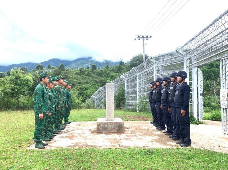Border guards of the northern province of Dien Bien and Chinese province of Yunnan hold a joint patrol on July 7. (Photo:VNA)