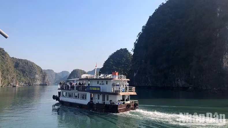 Boat visiting Cat Ba Islands.