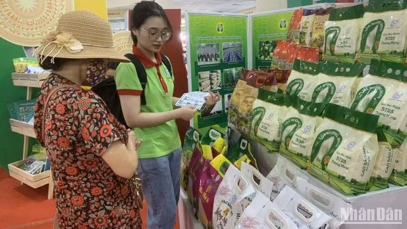 The traceability of goods plays an increasingly important role for businesses and consumers.