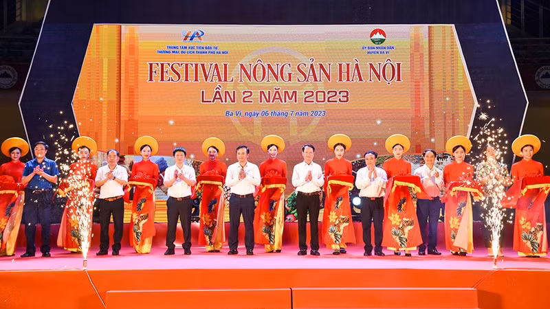 Opening ceremony of the 2nd Hanoi Agricultural Festival Product Festival 2023.