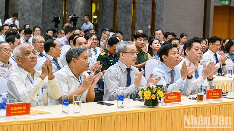 The delegates attending the Congress.