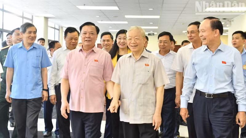 The top leader and other delegates attend the meeting.