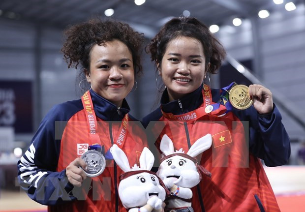 "Shun” Tran Huynh Nhu, and “Tinie Rawk” Nguyen Thi Hong Tram at Sea Games 32. (Photo: VNA)