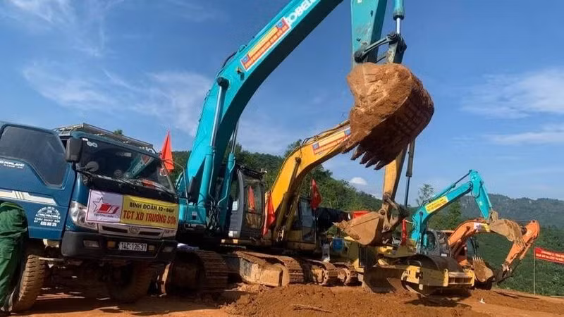 Groundbreaking ceremony for the construction of a resettlement area in Lang Nu village, Yen Bai, which was severely damaged by typhoon Yagi (Photo: VNA)