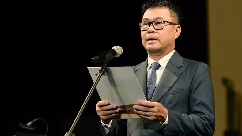 Editor-in-Chief of VietNamNet Newspaper Nguyen Van Ba delivers the opening speech.