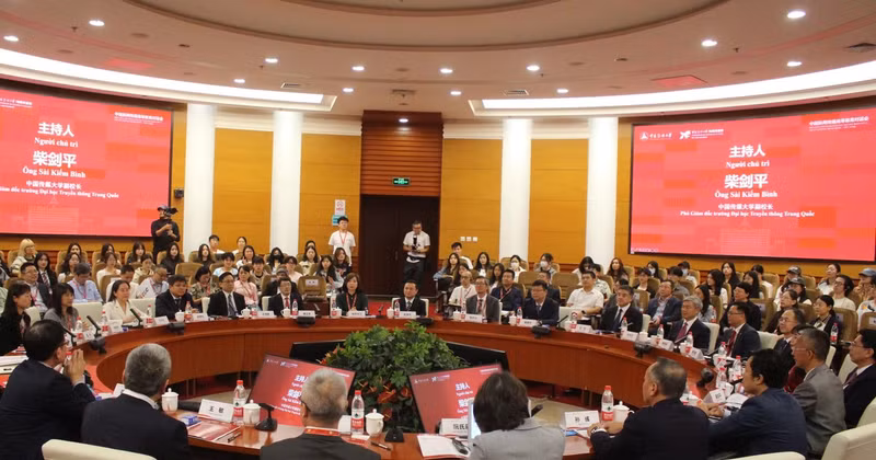 At the dialogue forum in Bejing on September 25 (Photo: VNA)