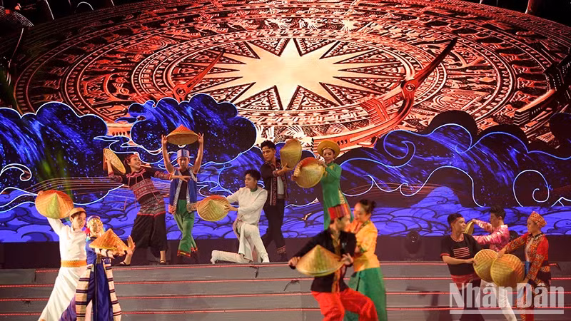 Art programme celebrates the 79th anniversary of the August Revolution (August 19, 1945 - 2024), the 79th anniversary of the Saigon Uprising to seize power (August 25, 1945 - 2024) and National Day (September 2, 1945 - 2024).