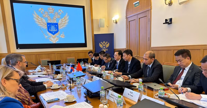 The working session between the Vietnamese Ministry of Science and Technology and the Russian Ministry of Science and Higher Education on September 24. (Photo: VNA)