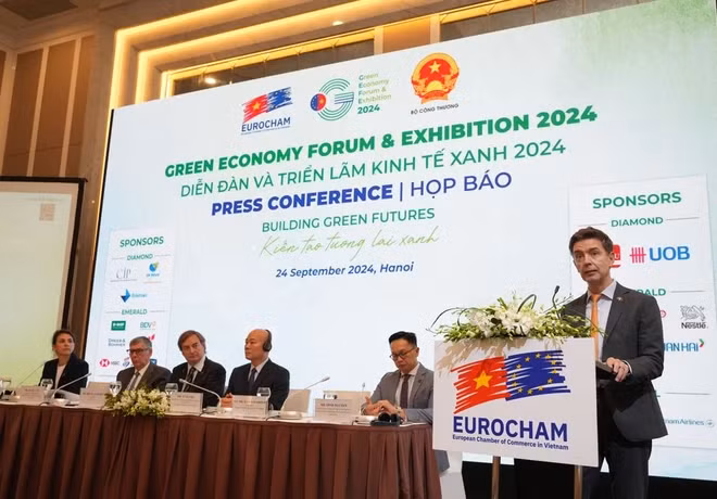 Julien Guerrier, Ambassador of the EU to Vietnam speaks at the event (Photo: EuroCham)