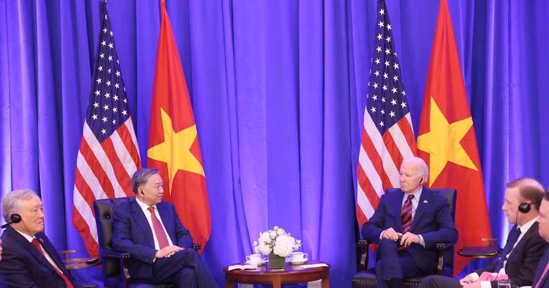 At the meeting between General Secretary of the Communist Party of Vietnam Central Committee and State President To Lam (L) and US President Joe Biden on September 25 (Photo: VNA)