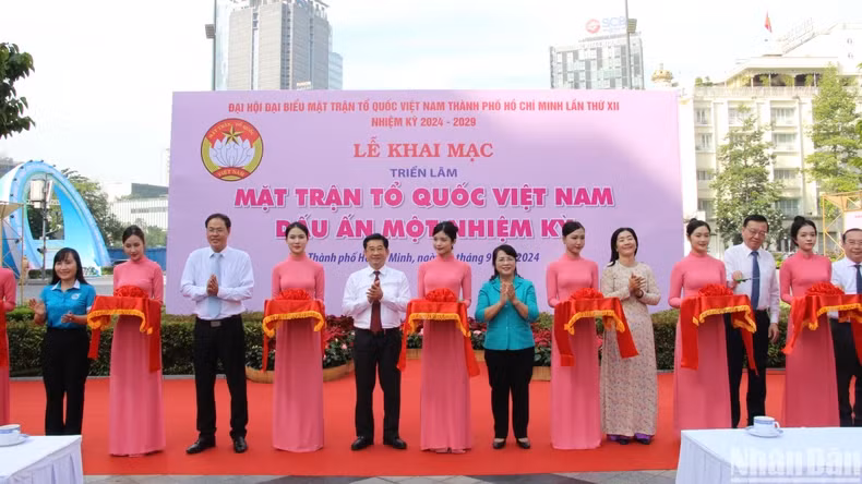 Photo exhibition highlights Vietnam Fatherland Front's imprints