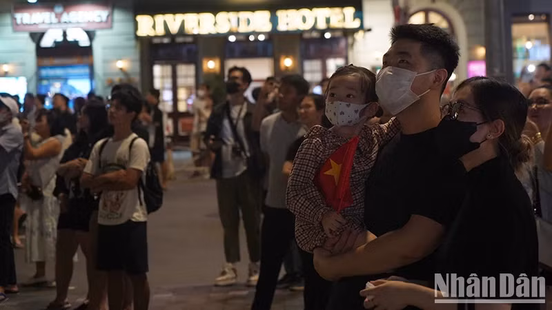 Sparkling fireworks displays delight audiences in Ho Chi Minh City.