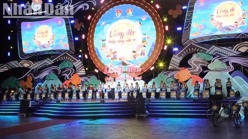 Mid-Autumn Festival themed “Lanterns light up dreams” in Dak Lak