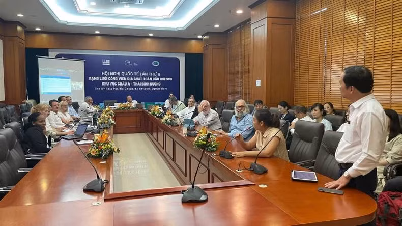 Nguyen Dang An, Director of the Department of Culture, Sports and Tourism of Lang Son Province, speaks at the event.