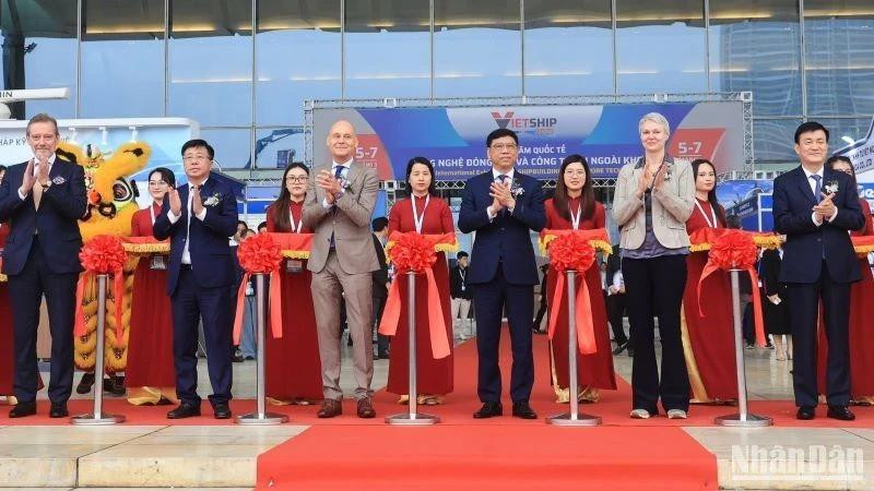The 10th International Exhibition on Shipbuilding and Offshore Technology (Vietship 2025) officially opened in Hanoi, on the morning of March 5. 