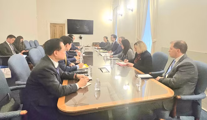 At the working session between Special Envoy of the Prime Minister, Minister of Industry and Trade Nguyen Hong Dien and US Trade Representative Jamieson L. Greer (Photo: Ministry of Industry and Trade)
