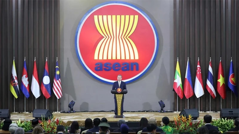 General Secretary To Lam delivers a policy speech at the ceremony celebrating the 30th anniversary of Vietnam's accession to ASEAN. (Photo: THONG NHAT/VNA)