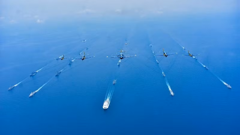 Ship 09 of Vietnam’s Naval Region 2 Command participates in a sea exercise with navies of other countries.