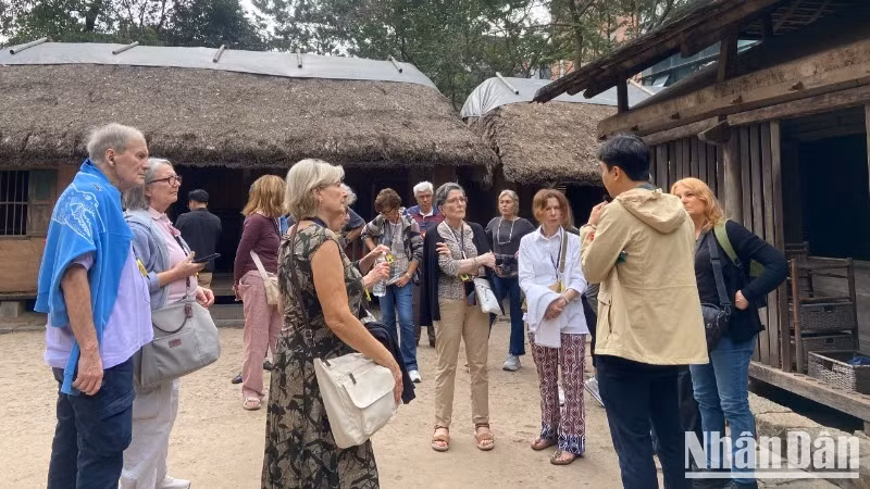 Visa exemption for 15 countries offers Vietnam a great chance to attract more European tourists. (Photo: HUY LE)