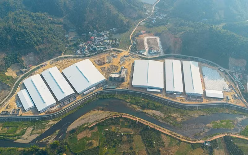 After only six months of construction, the factory of Chung Jye Bac Kan-Vietnam Shoe Manufacturing Co., Ltd. has been basically completed thanks to the availability of land in Huyen Tung Industrial Cluster, Bac Kan City (Bac Kan Province). (Photo: TUAN SON)