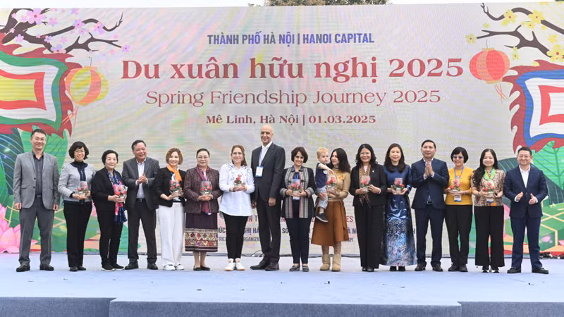 The gifts to Ambassadors and Ambassadors' spouses on the occasion of International Women's Day (March 8) are Me Linh's products 