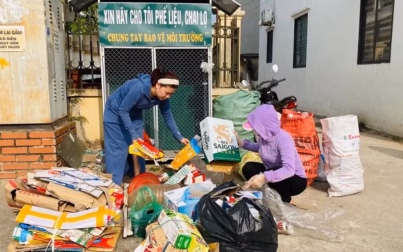 Hanoi residents classify waste at source.