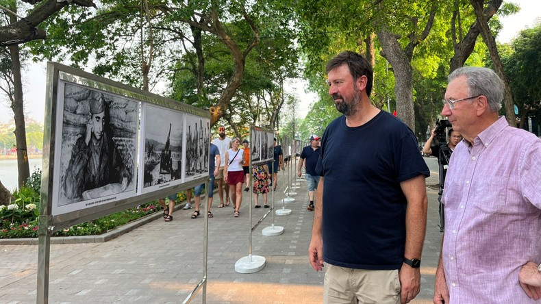 Foreign visitors admire photos on display at the exhibition 