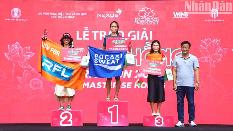 The winners of the tournament were awarded.