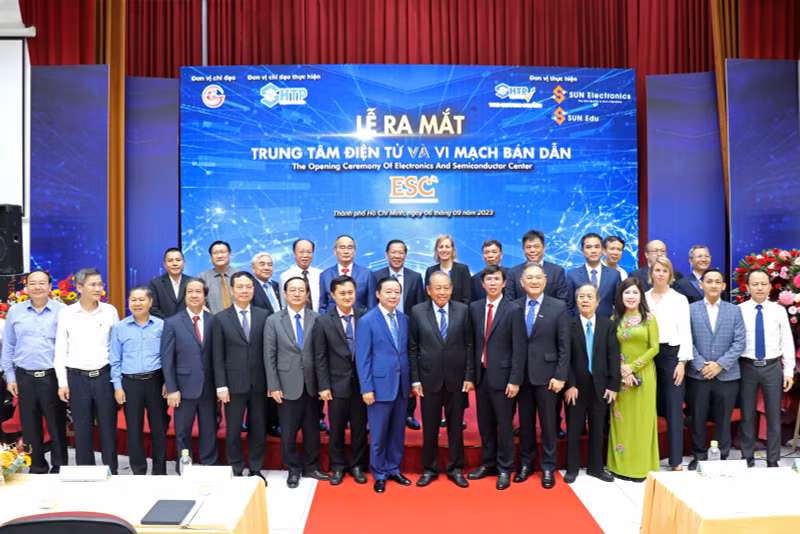 Delegates at the launch ceremony of the Electronics and Semiconductor Centre (ESC) at the Ho Chi Minh City Hi-Tech Park (Photo: shtp-training.edu.vn)