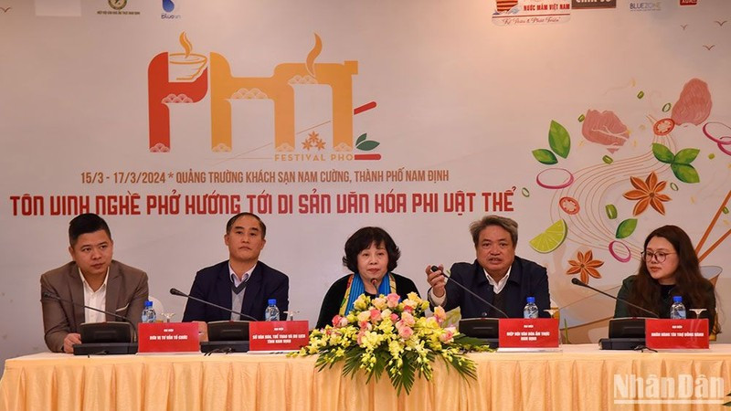 Delegates at the press conference 