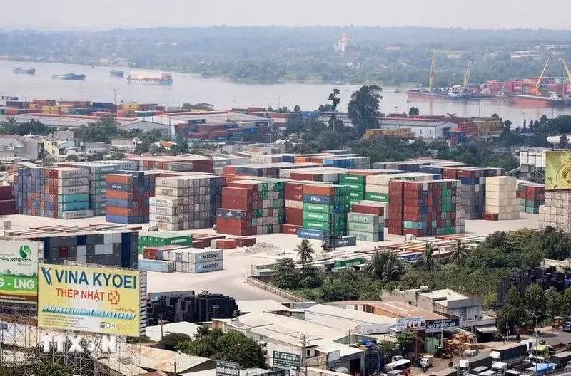 At Dong Nai port, Bien Hoa city (Photo: VNA)