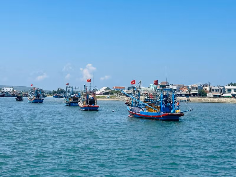 Fishermen in Binh Chau Commune, Binh Son District, Quang Ngai Province, launch their boats for a new catching season.