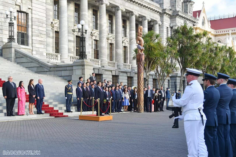 The official welcome ceremony for PM Pham Minh Chinh. (Photo: VNA) 