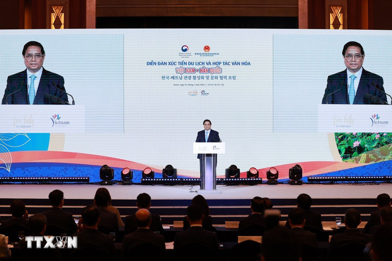 Prime Minister Pham Minh Chinh speaks at the forum. (Photo: VNA)