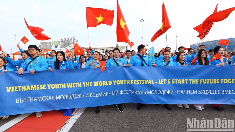 They also carry a banner that reads: ‘Vietnamese Youth with the World Youth Festival – Let’s Start the Future Together’.