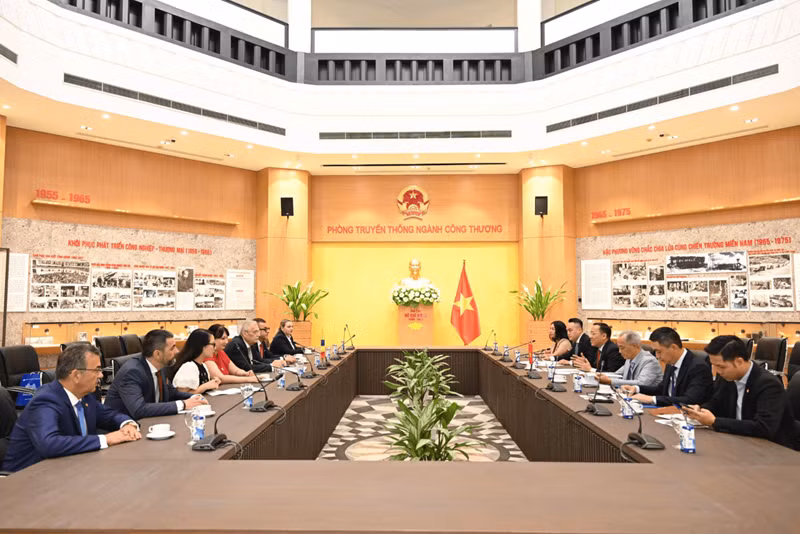 At the meeting (Photo: Ministry of Industry and Trade)