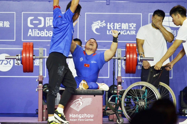 Nguyen Binh An of Vietnam secures two silvers from the Dubai 2024 Para Powerlifting World Cup. (Photo: VNA)