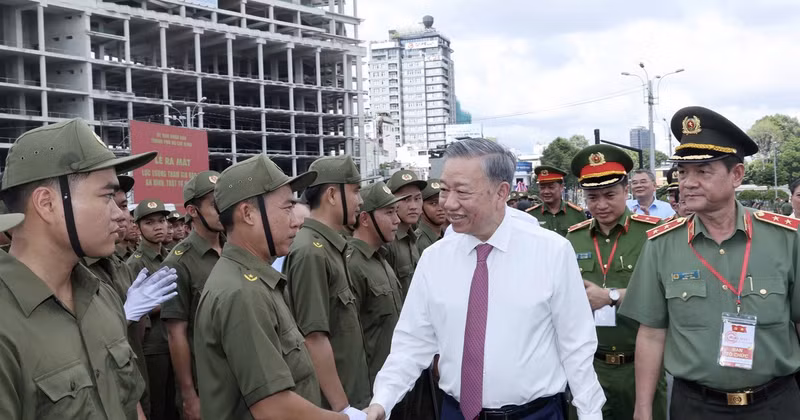 President To Lam meets with the public security and order protection force in Ho Chi Minh City. (Photo: VNA)