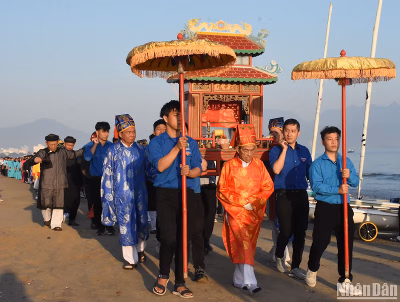 Whale Worshipping Festival joyfully celebrated in Da Nang