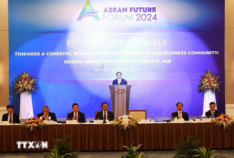 Prime Minister Pham Minh Chinh speaks at the business roundtable (Photo: VNA)