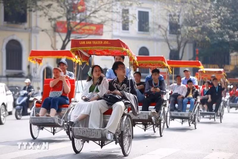 Tourists take a street tour on pedicabs in Hanoi. (Photo: VNA)