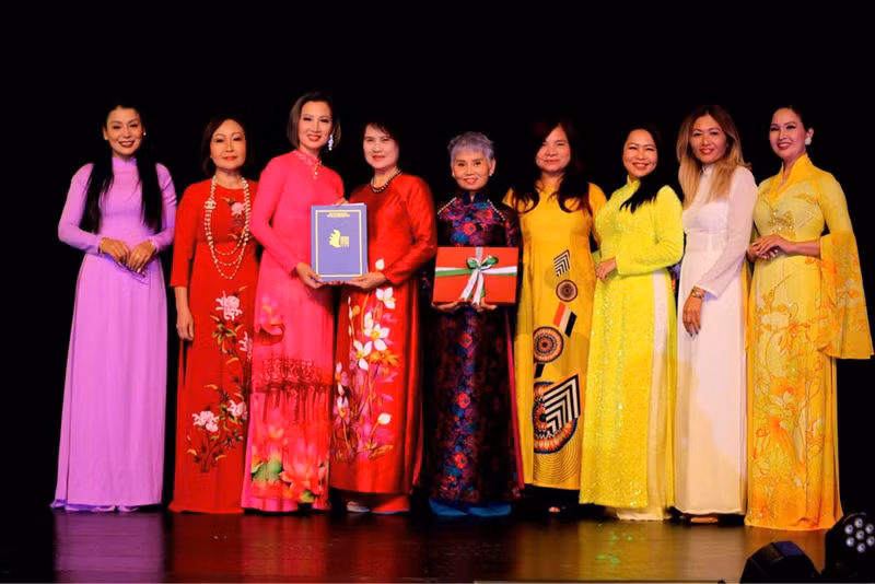 Members of the Vietnamese Ao Dai Heritage Club in Sweden at the launch ceremony. 