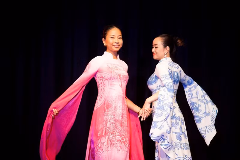 An Ao Dai show was held at the launch ceremony An Ao Dai show was held at the launch ceremony