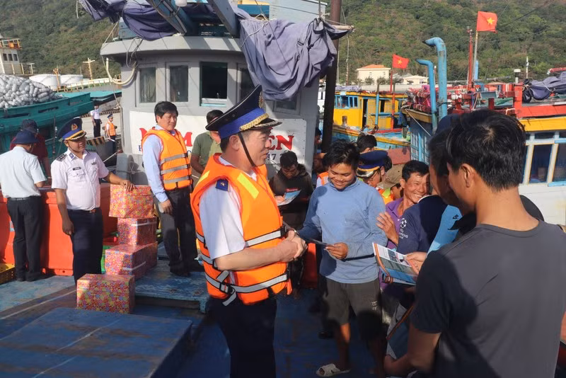 Party Central Committee's Secretariat demands enhancing IUU fishing combat (Photo: VNA)