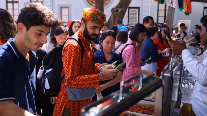 The event attracts many visitors 