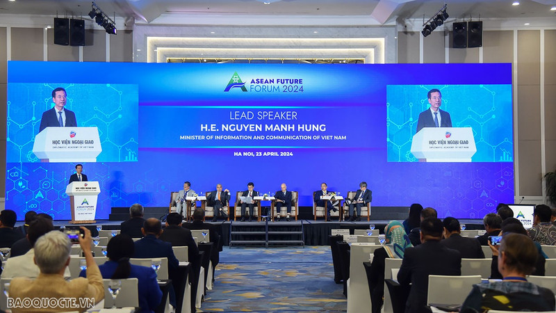 Vietnamese Minister of Information and Communications Nguyen Manh Hung speaks at the event (Photo: VNA)